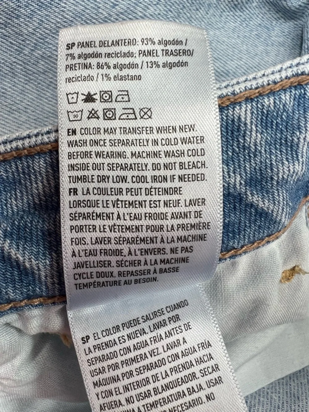 American Eagle Strigid Mom Jeans Size 2 Light Wash High Rise Straight Leg